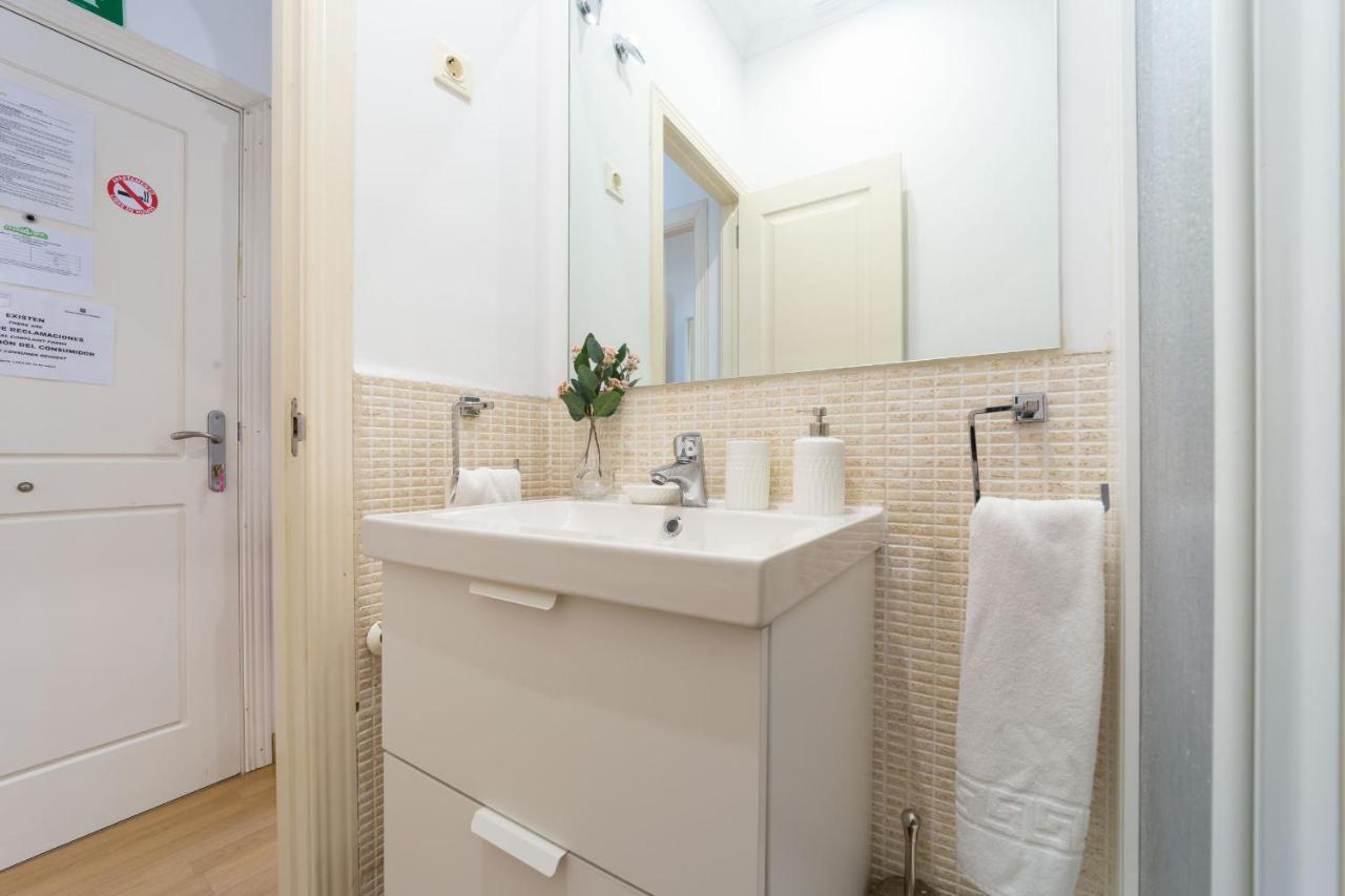 Apartamentos Gran Via Madrid Ngoại thất bức ảnh